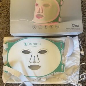 Clear LED Light Therapy Mask - White and Green